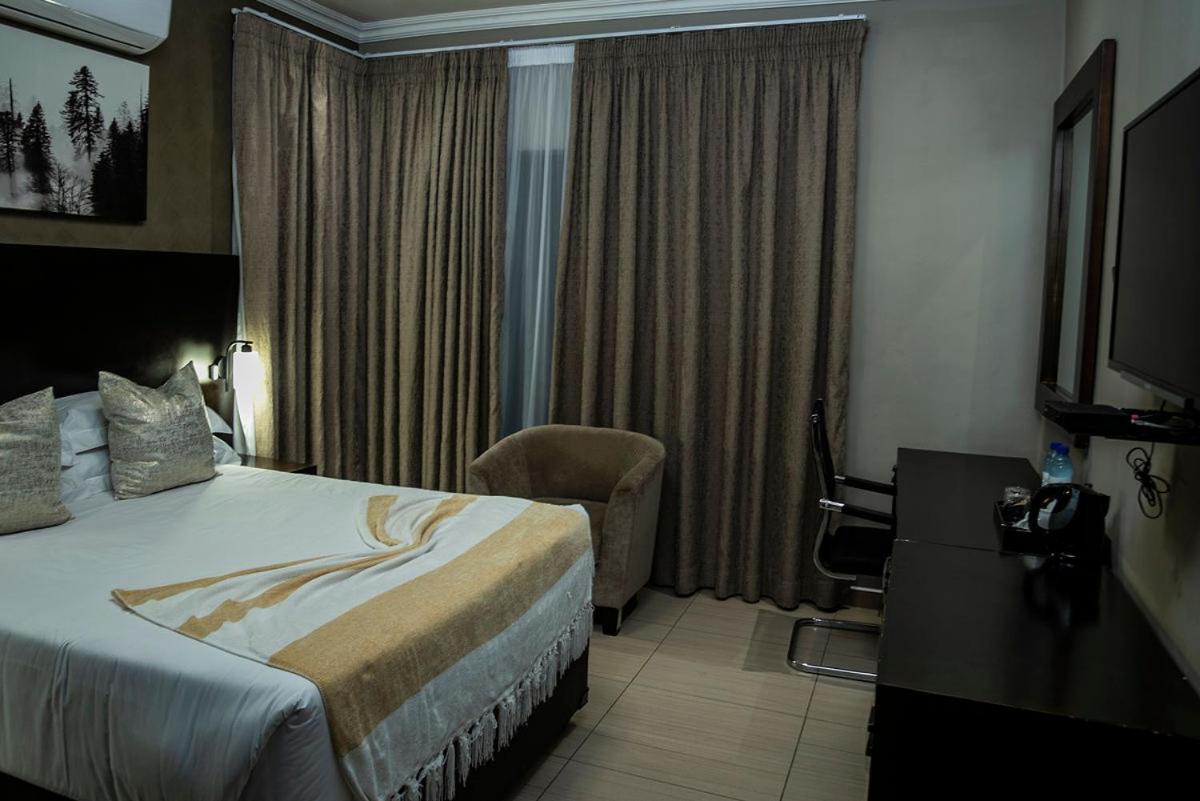 Peaconwood Boutique Villa Palapye Bagian luar foto