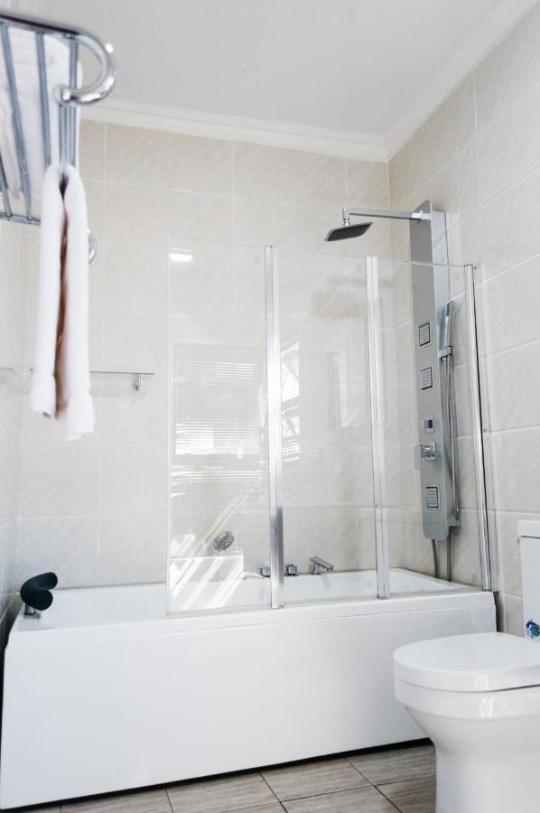 Peaconwood Boutique Villa Palapye Bagian luar foto