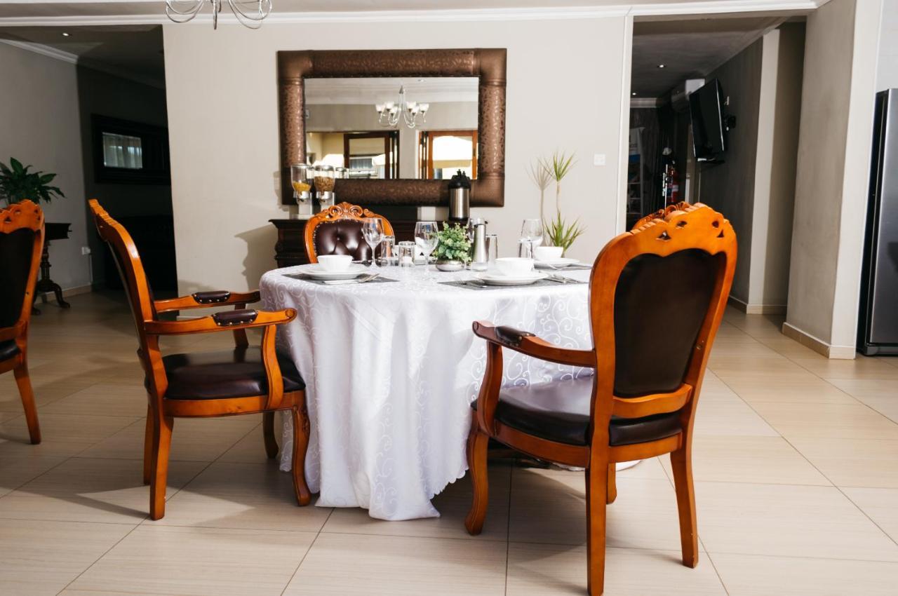 Peaconwood Boutique Villa Palapye Bagian luar foto
