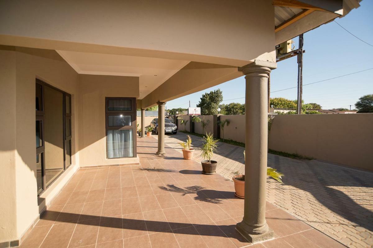 Peaconwood Boutique Villa Palapye Bagian luar foto