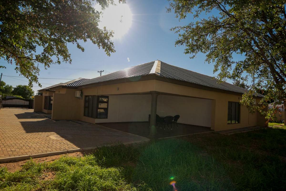Peaconwood Boutique Villa Palapye Bagian luar foto