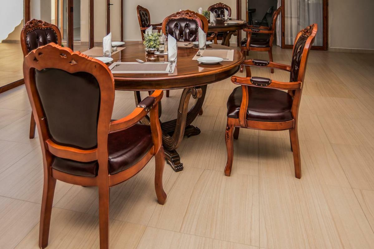 Peaconwood Boutique Villa Palapye Bagian luar foto